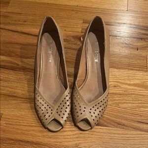Chelsea Crew Tan Heeled Shoes